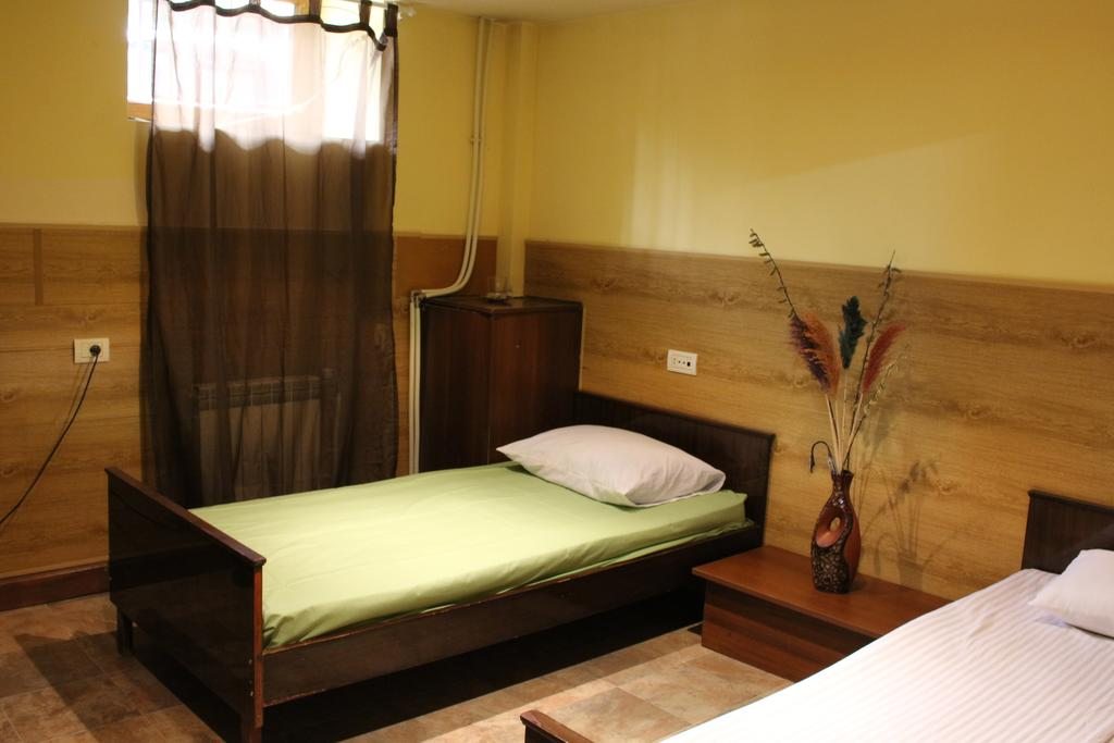 Двухместный (Двухместный номер эконом-класса с 2 отдельными кроватями) отеля Prime Tours, Ереван
