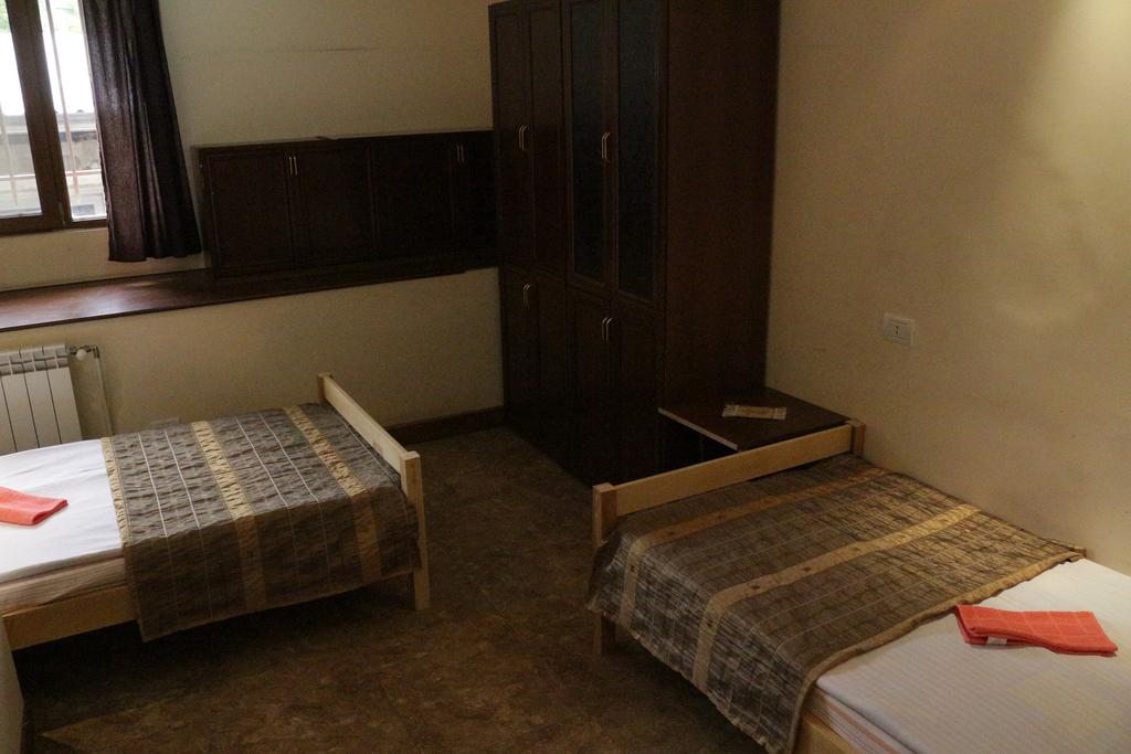Двухместный (Улучшенный двухместный номер с 2 отдельными кроватями) отеля Prime Tours, Ереван