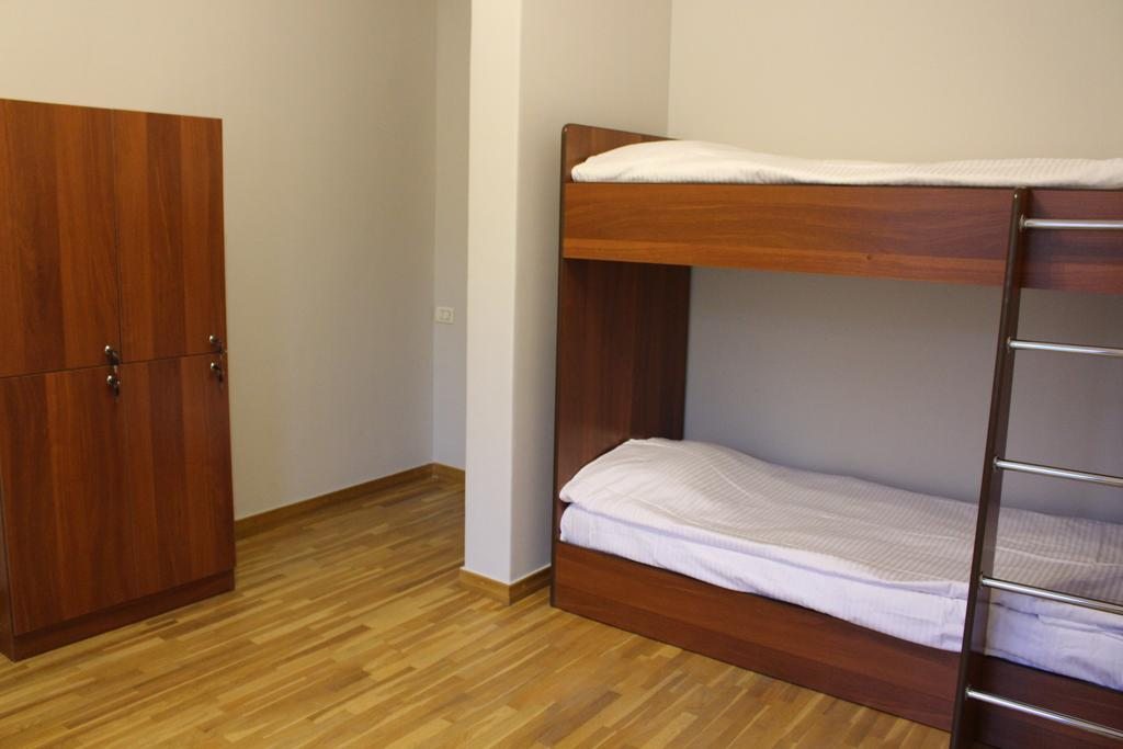 Двухместный (Классический двухместный номер с 2 отдельными кроватями) отеля Площадь Республики, Ереван