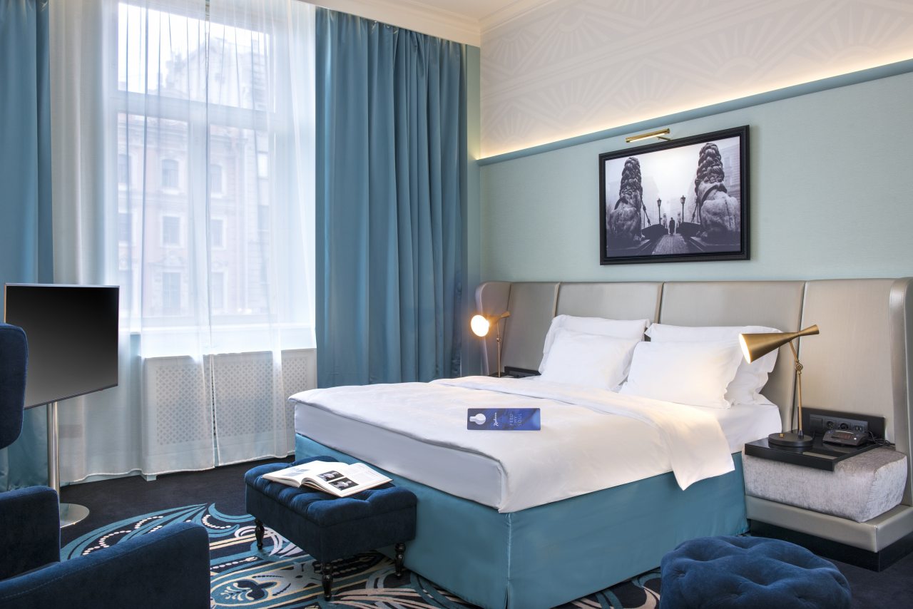 Двухместный (Двухместный номер улучшенный с большой кроватью и видом на город) отеля Cosmos Selection Saint-Petersburg Nevsky Royal Hotel, Санкт-Петербург