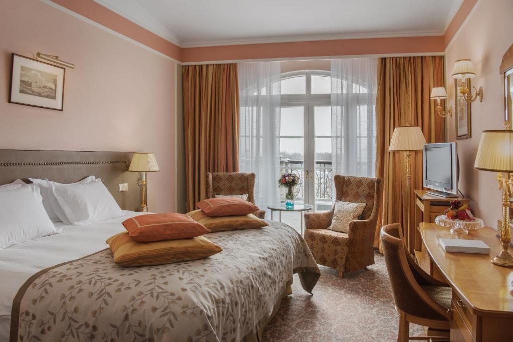Двухместный (Двухместный номер с 1 кроватью или 2 отдельными кроватями и террасой) отеля Бельмонд Гранд Отель Европа, Санкт-Петербург