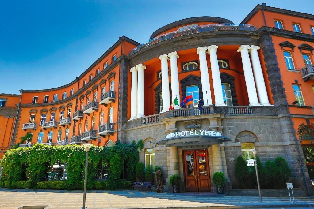 Отель Royal Tulip Grand Hotel Yerevan, Ереван