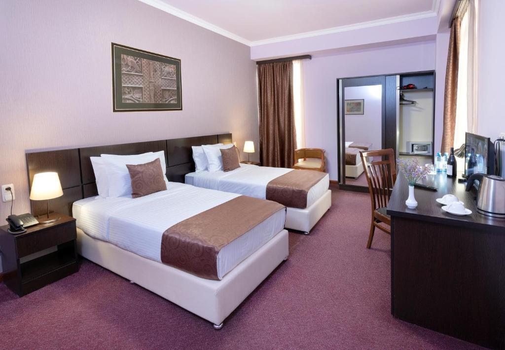 Двухместный (Двухместный номер Делюкс с 1 кроватью или 2 отдельными кроватями) отеля Силачи, Ереван