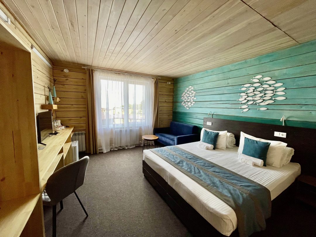 Трехместный (Улучшенный) отеля BaikalWood Eco Lodge & Spa, Хужир