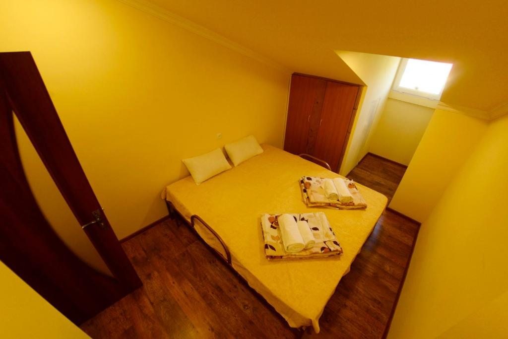 Двухместный (Двухместный номер с 1 кроватью или 2 отдельными кроватями, общая ванная комната) хостела Your, Ереван