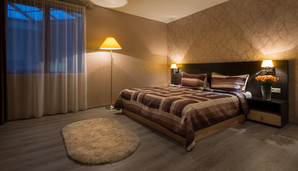 Двухместный (Улучшенный двухместный номер с 1 кроватью) гостиницы Арарат, Ереван