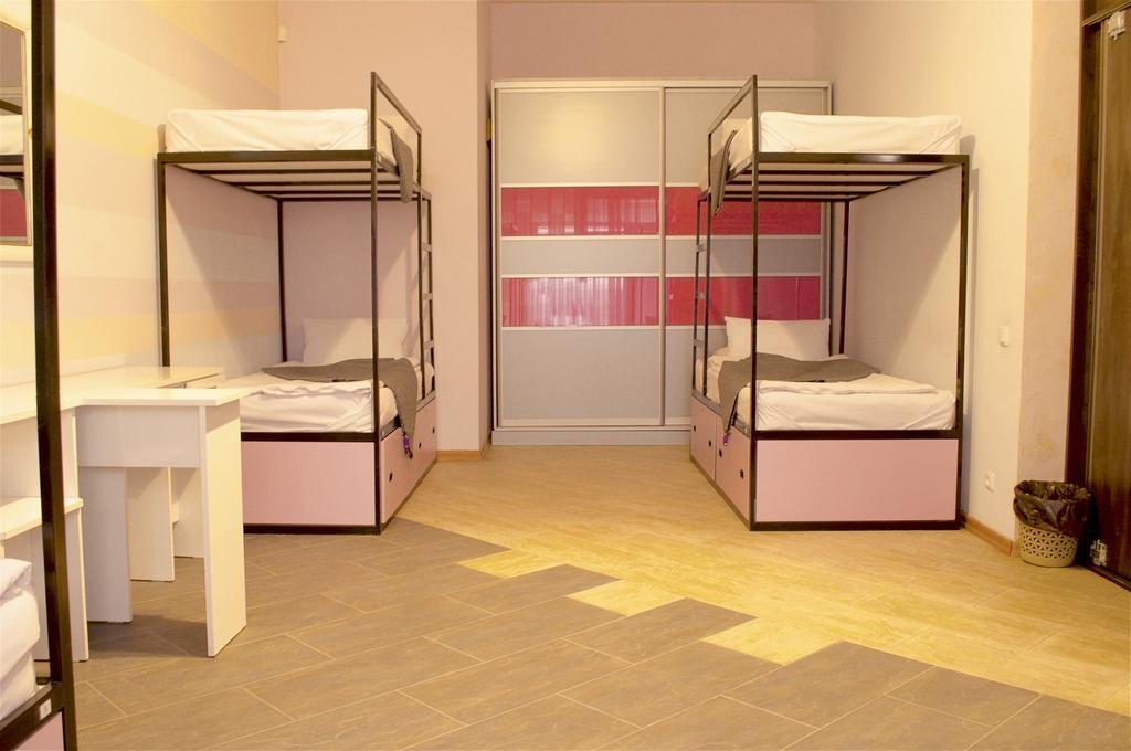 Номер (Кровать в общем номере для мужчин и женщин с 8 кроватями) хостела Гранд Ереван