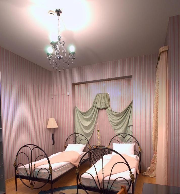 Двухместный (Двухместный с 1 кроватью или 2 отдельными кроватями и душем) хостела Гранд Ереван
