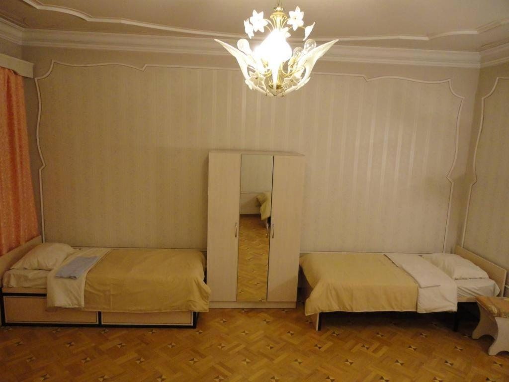 Трехместный (Трехместный номер с общей ванной комнатой) хостела Классик Хостел Ереван