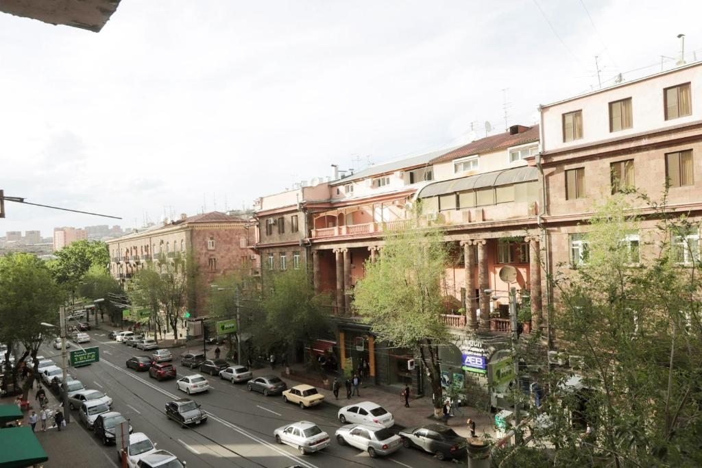 Апартаменты (Апартаменты с балконом - улица Туманяна, 19) апартамента Люкс в центре, Ереван