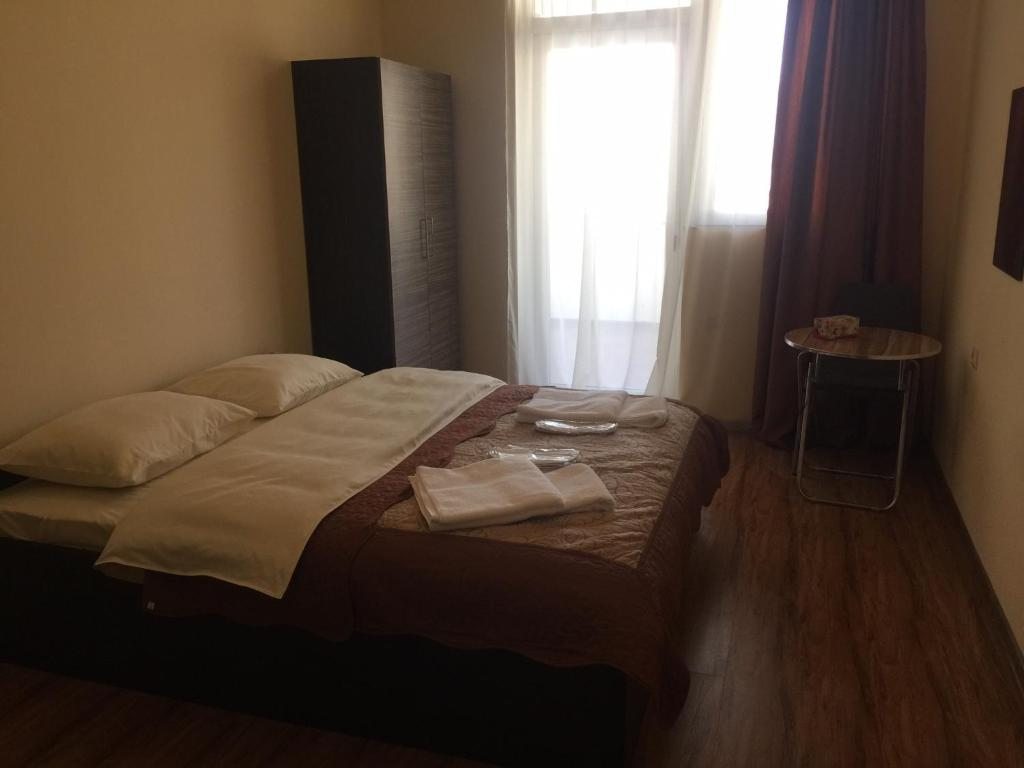Двухместный (Двухместный номер Делюкс с 1 кроватью и балконом) отеля На Айгестана, Ереван