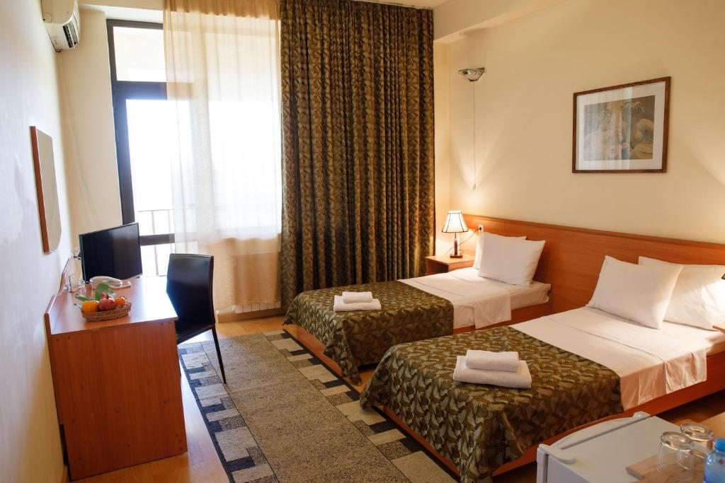 Двухместный (Двухместный номер с 2 отдельными кроватями) отеля Олимпия, Ереван