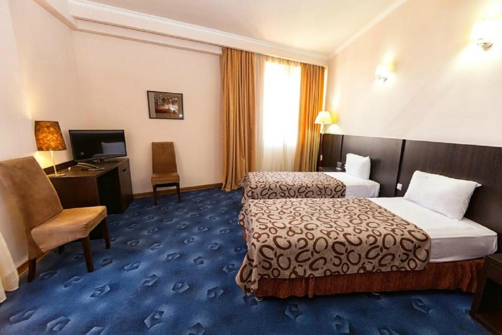 Двухместный (Двухместный номер эконом-класса с 1 кроватью или 2 отдельными кроватями) отеля Рэжине, Ереван