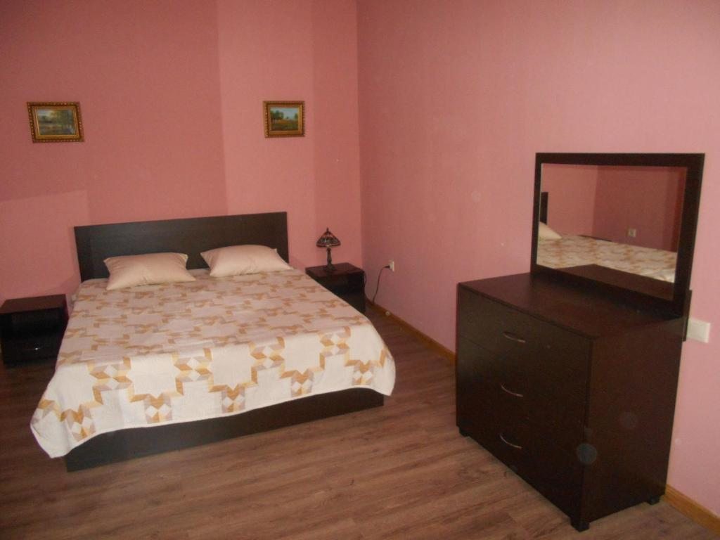 Двухместный (Большой двухместный номер с 1 кроватью) гостевого дома Колибри, Ереван