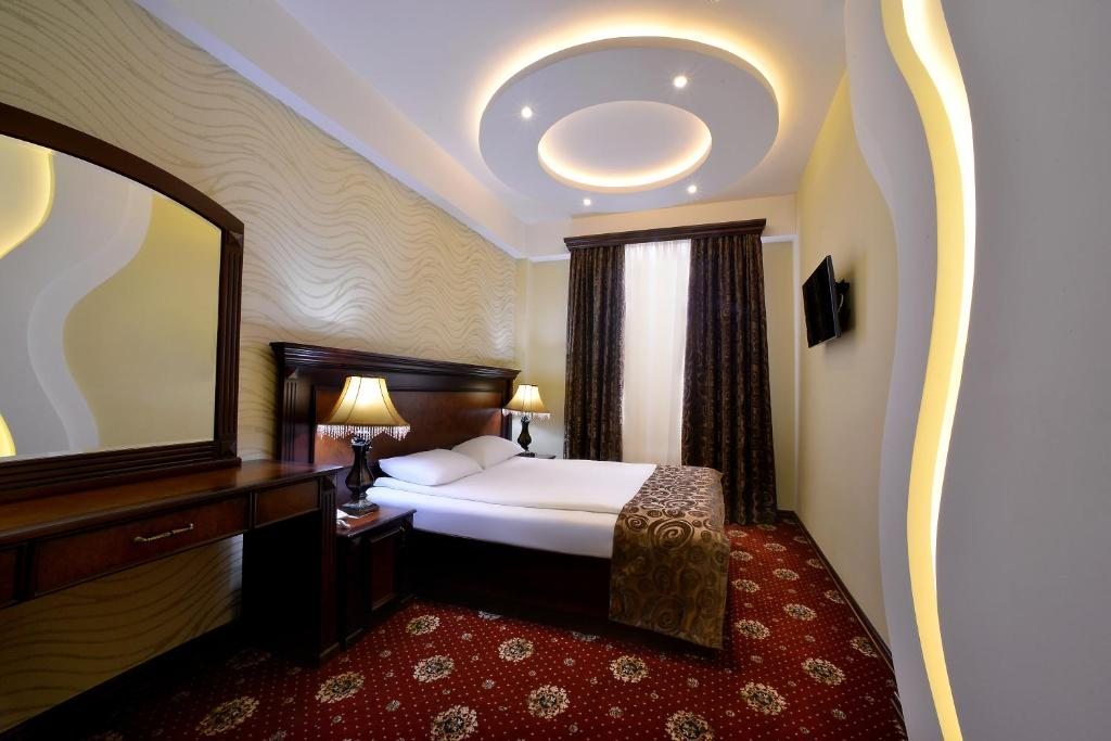 Сьюит (Люкс с 2 спальнями) отеля Форум, Ереван