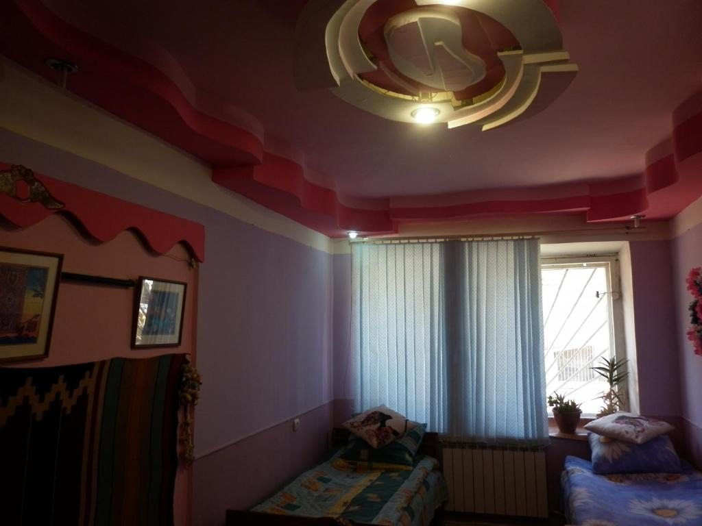Двухместный (Стандартный номер с 2 односпальными кроватями и диваном) гостевого дома Dompolski, Гюмри