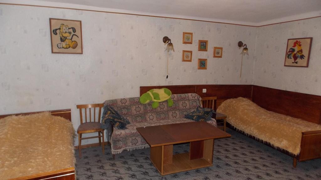 Трехместный (Трехместный номер с собственной ванной комнатой) отеля Artsiv v Dilijane, Дилижан