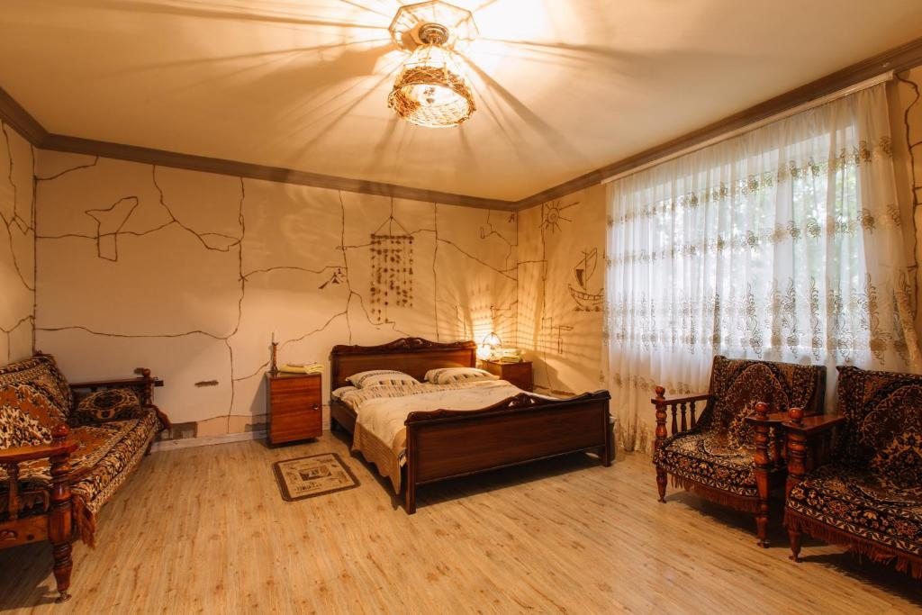 Двухместный (Двухместный номер с 1 кроватью и собственной ванной комнатой вне номера) отеля Artsiv v Dilijane, Дилижан