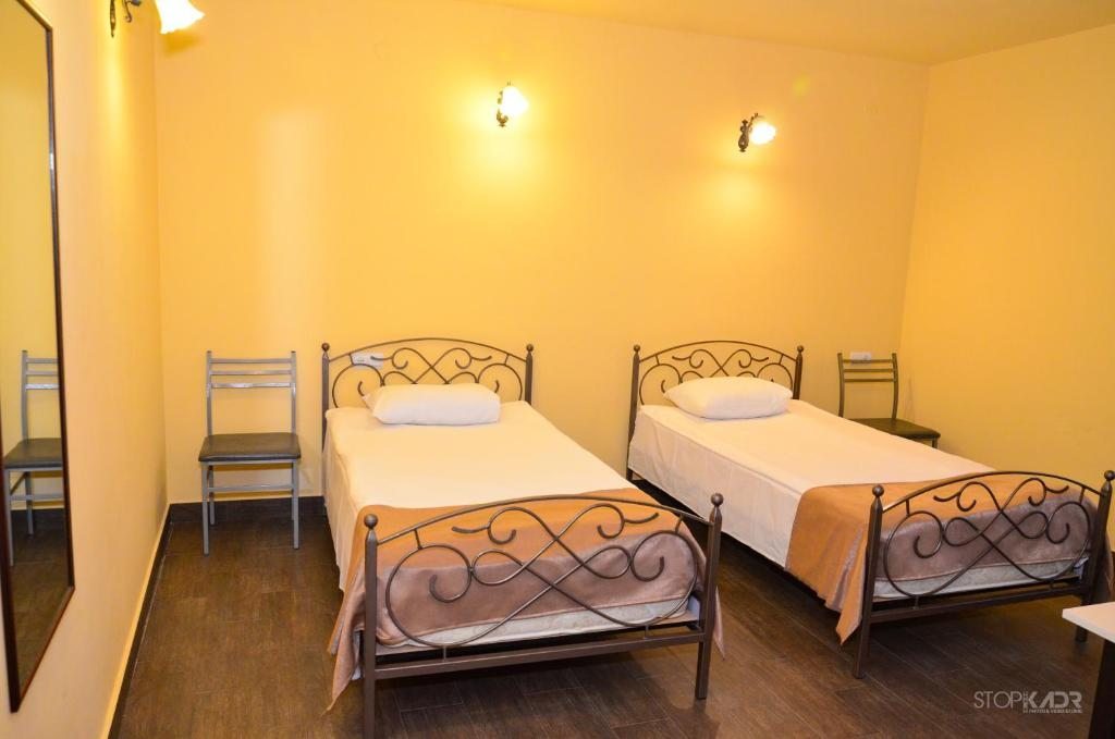 Двухместный (Стандартный двухместный номер с 2 отдельными кроватями) отеля Егевнут, Горис