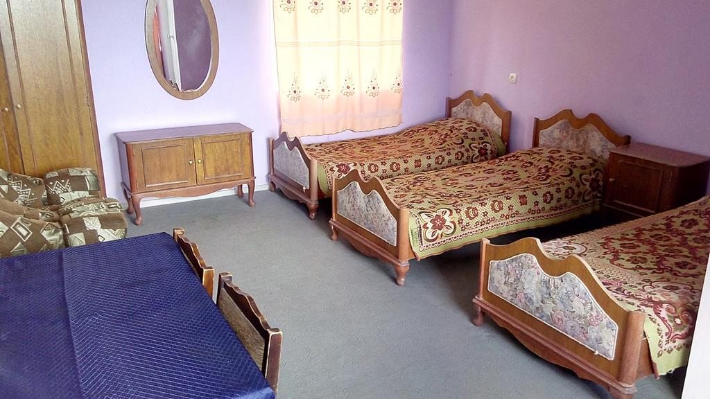 Номер (Кровать в общем номере с 3 кроватями) отеля Одзун, Алаверди