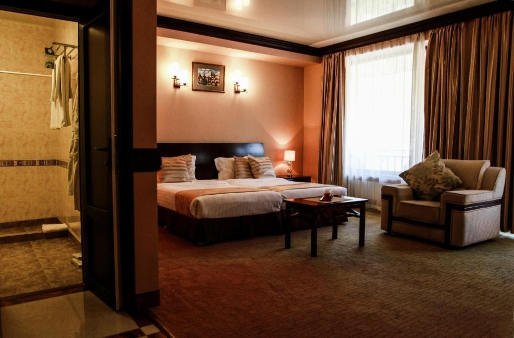Двухместный (Номер Делюкс с кроватью размера «king-size») отеля BEST WESTERN Paradise, Дилижан