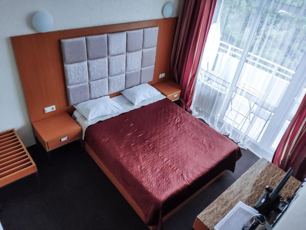 Двухместный (Двухместный номер с 1 кроватью и балконом, вид на море) отеля Волна, Сочи