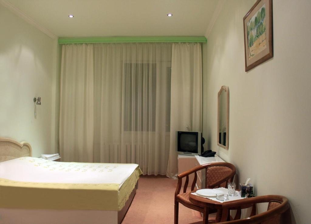 Двухместный (Двухместный номер «Комфорт» с 1 кроватью или 2 отдельными кроватями - Лечение включено) отеля Арарат, Джермук