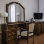 Полулюкс (Джуниор Сюит с 1 большой кроватью), Гостиница Риволи