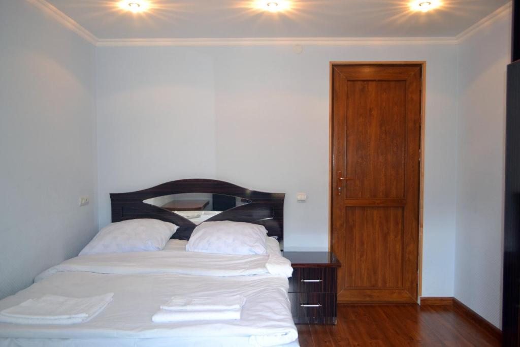 Двухместный (Стандартный двухместный номер с 1 кроватью и общей ванной комнатой) отеля Нирвана, Дилижан