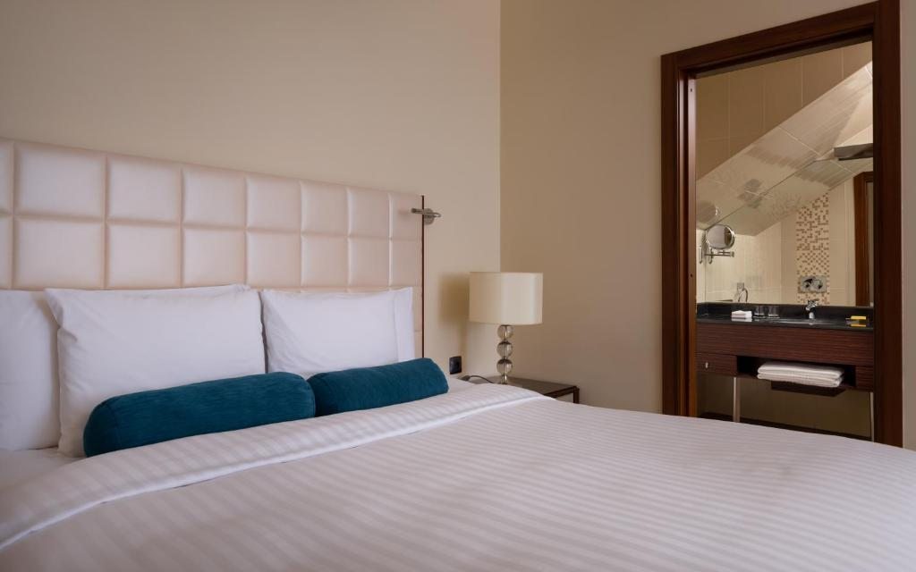 Двухместный (Двухместный номер Делюкс с 1 кроватью в коттедже) отеля Tsaghkadzor Marriott Hotel, Цахкадзор