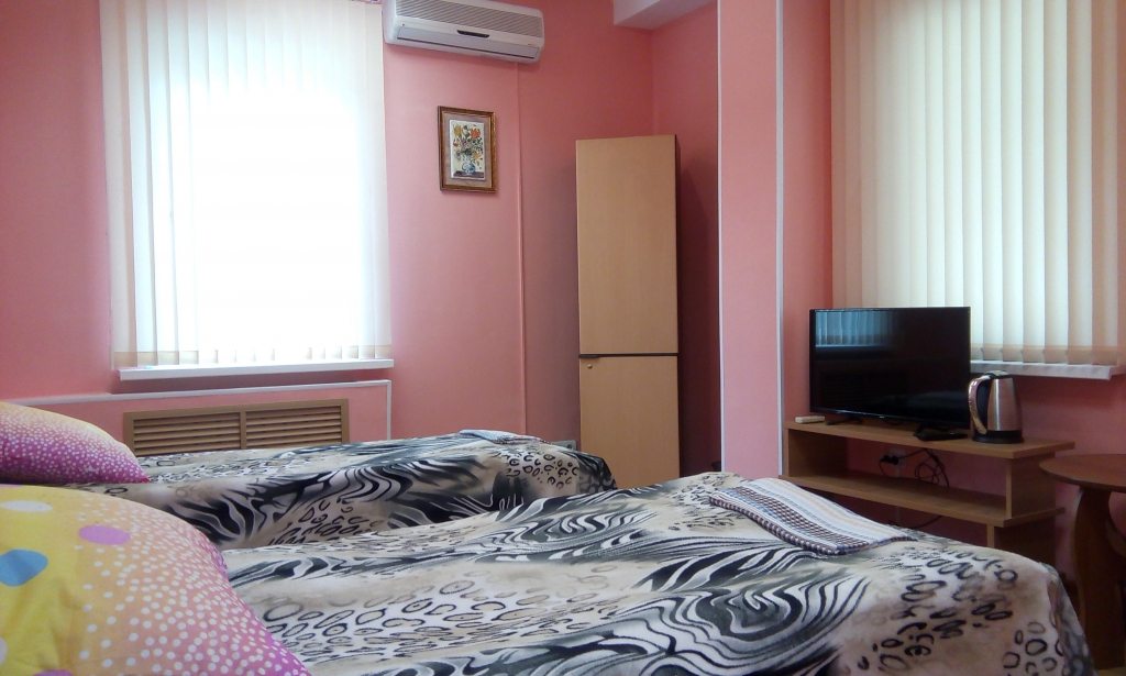 Двухместный (Кровать в общем двухместном номере Эконом) мини-отеля Филин и Сова, Владивосток