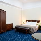 Сьюит (Джуниор), Гостиничный комплекс Солнце