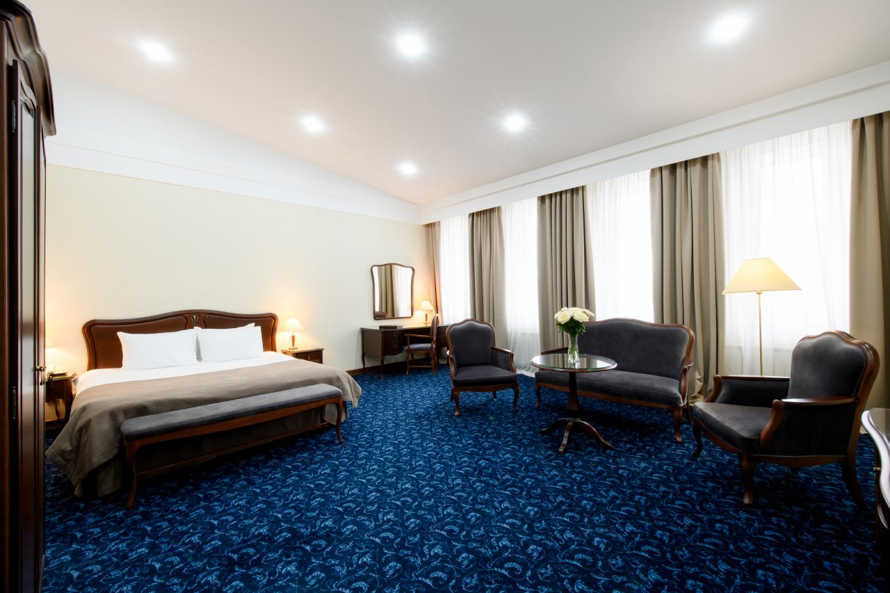 Сьюит (Джуниор), Гостиничный комплекс Солнце