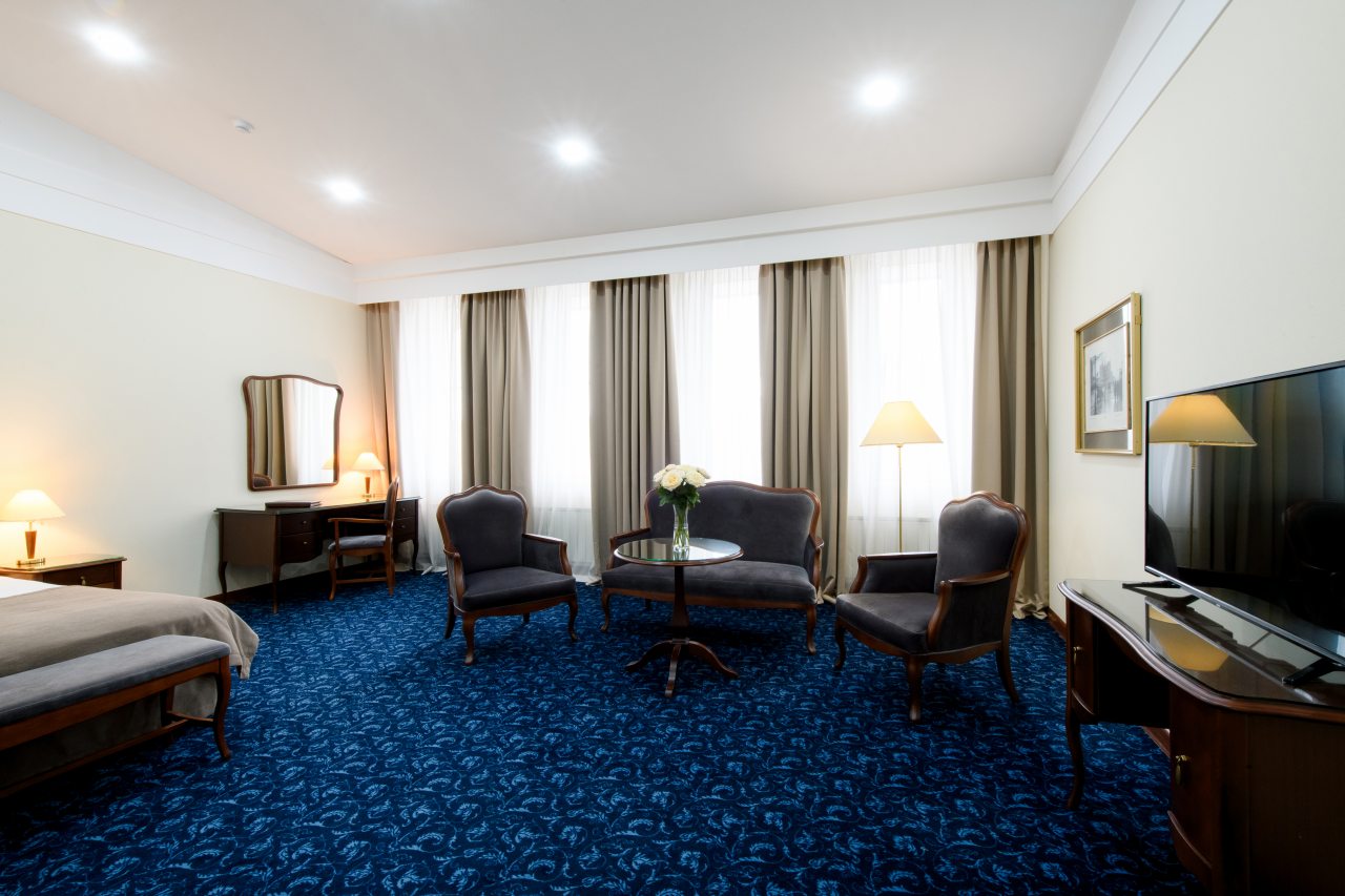 Сьюит (Джуниор), Гостиничный комплекс Солнце