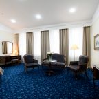 Сьюит (Джуниор), Гостиничный комплекс Солнце