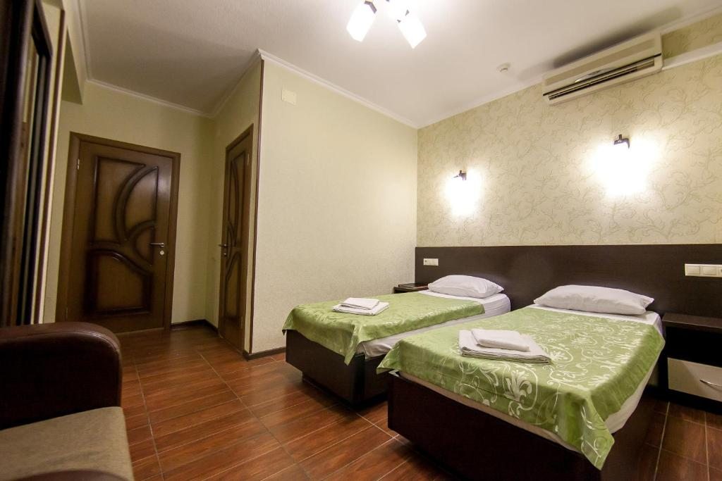 Двухместный (Стандартный двухместный номер с 2 отдельными кроватями) отеля Олимпия на Чкалова, Адлер