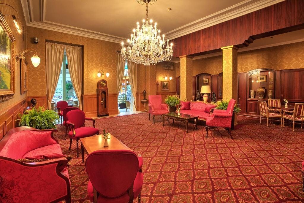 Лобби-бар в отеле Националь, Москва. Отель National Luxury Collection Hotel