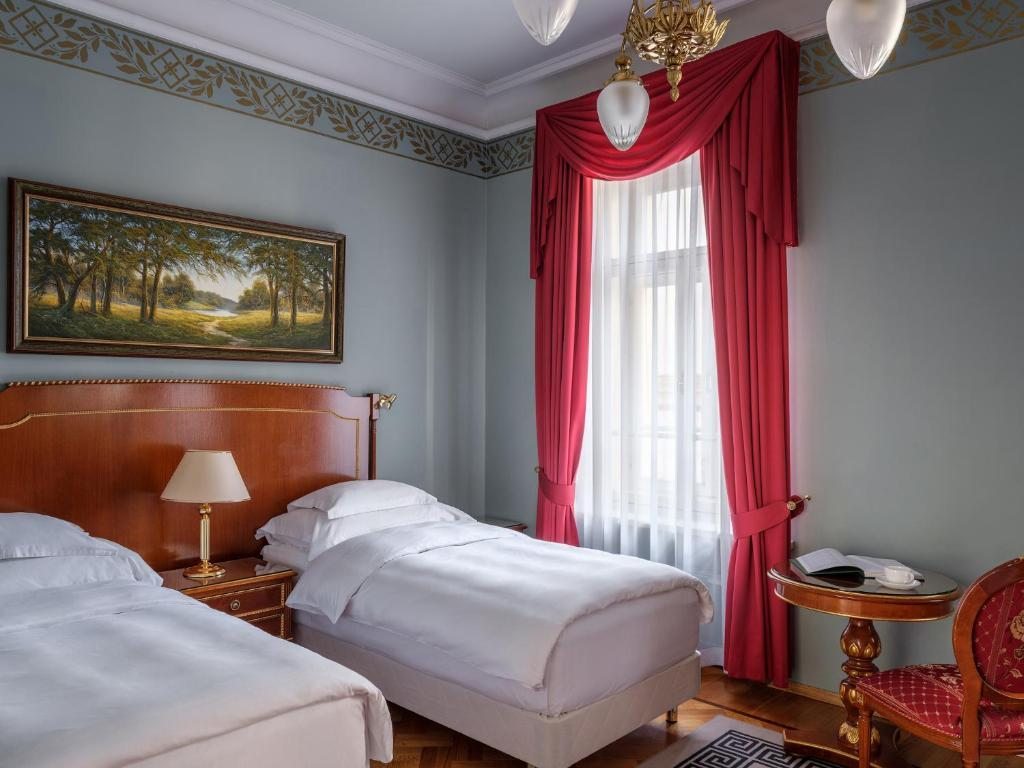 Двухместный (Классический двухместный номер с 2 отдельными кроватями) отеля National Luxury Collection Hotel, Москва