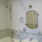 Ванная комната в номере отеля Тиман, Ухта