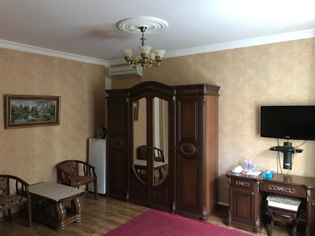 Сьюит (Люкс с 1 спальней) отеля Кавказ, Грозный