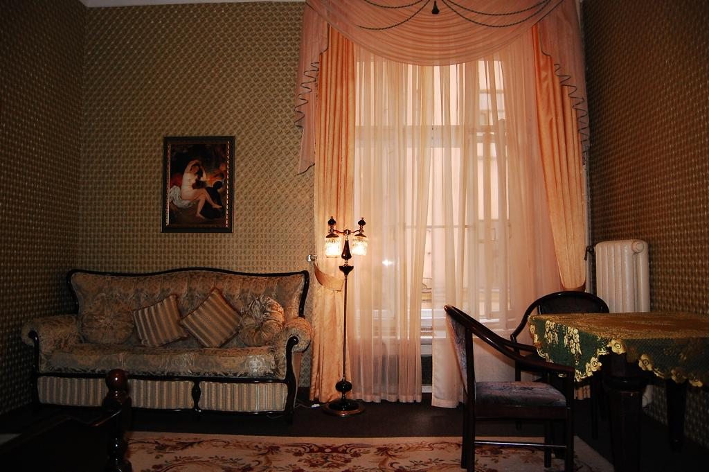 Двухместный (Улучшенный двухместный номер с 1 кроватью) отеля Золотая середина, Санкт-Петербург