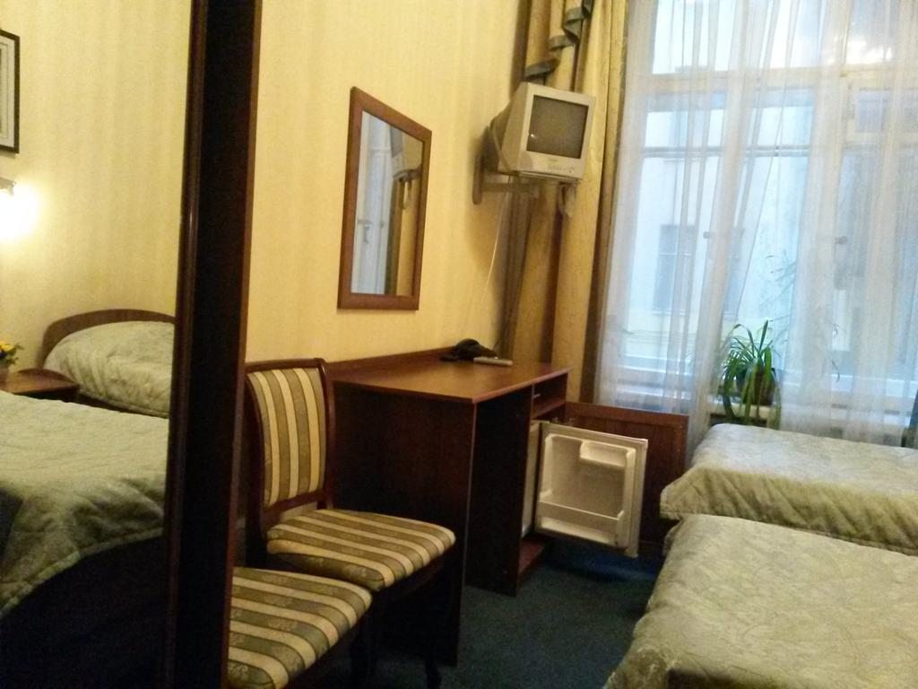 Двухместный (Двухместный номер с 2 отдельными кроватями) отеля Золотая середина, Санкт-Петербург