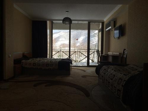 Трехместный (Классический трехместный номер) гостиницы Кавказиони, Кварели