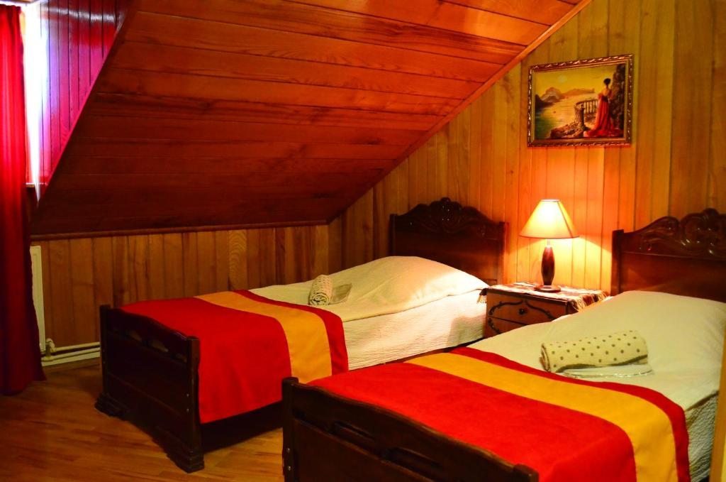 Двухместный (Двухместный номер с 2 отдельными кроватями и ванной комнатой) гостевого дома Lago, Лагодехи