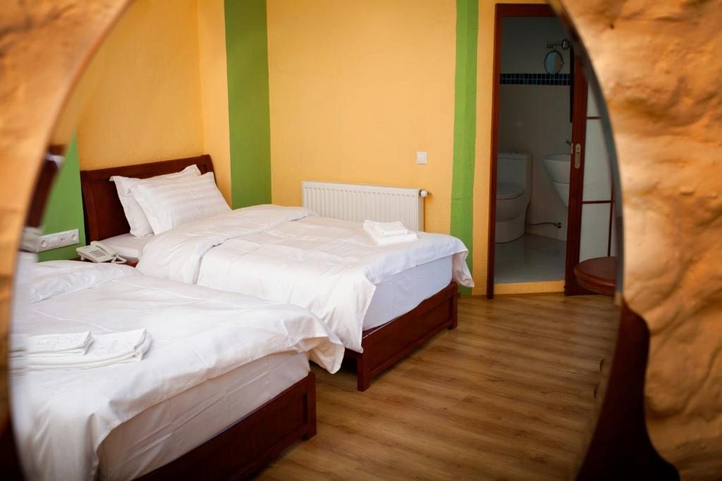 Двухместный (Стандартный двухместный номер с 2 отдельными кроватями и видом на реку) отеля Royal Batoni, Кварели