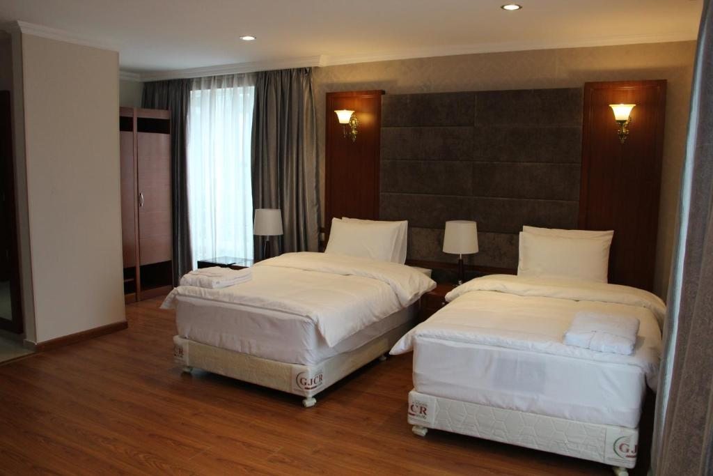 Двухместный (Просторный двухместный номер с 2 отдельными кроватями) отеля Грин Парк, Поти