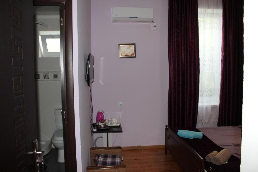 Двухместный (Двухместный номер с 1 кроватью и собственной ванной комнатой) гостевого дома La Deka, Лагодехи