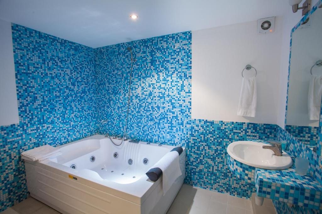 Двухместный (Двухместный номер с 1 кроватью и гидромассажной ванной) курортного отеля Копала Цхнети