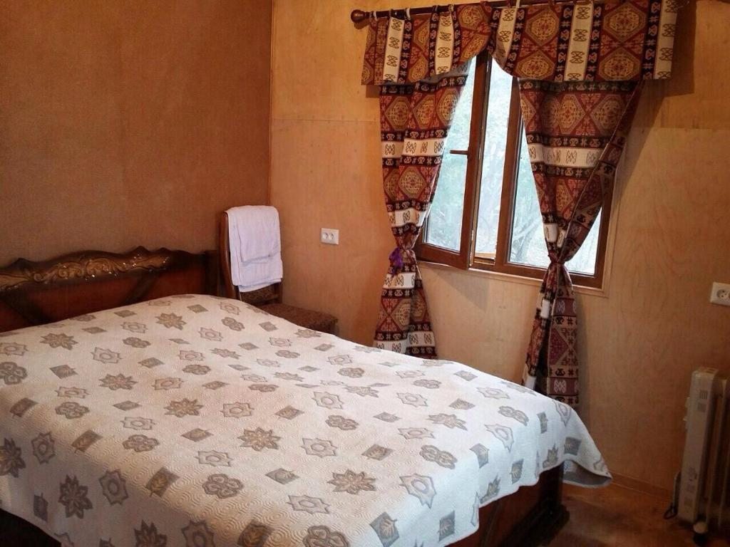 Двухместный (Двухместный номер с 1 кроватью или 2 отдельными кроватями и ванной комнатой) отеля Старый Алидзор