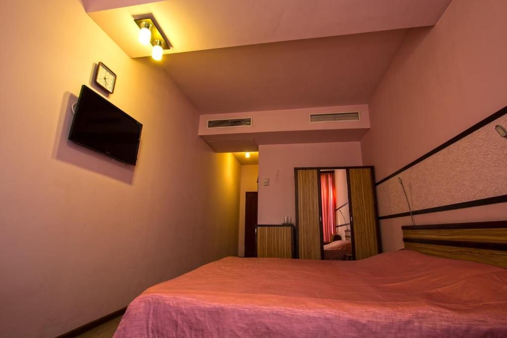 Двухместный (Стандартный двухместный номер с 1 двуспальной или 2 отдельными кроватями, лечение включено) отеля Арзни